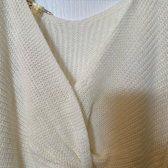 Lara cream twist front sweater Sz S NWT - Picture 8 of 8
